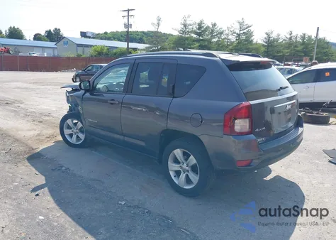 2017 Jeep Compass Latitude 4X4 z USA, uszkodzony, nr VIN 1C4NJDEB8HD151094